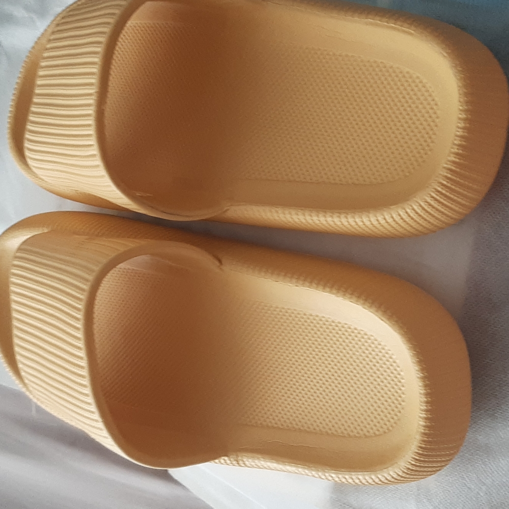 Rubber Sandals - Picture 2 of 4